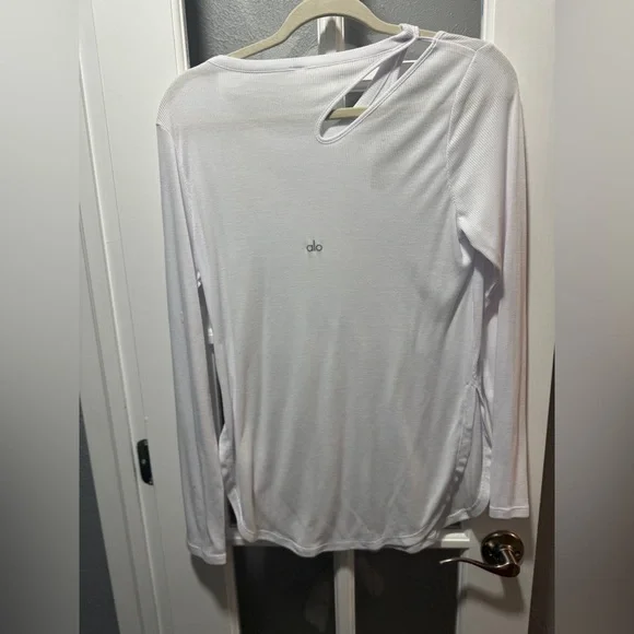 Alo Peak Cutout Long Sleeve T-Shirt in White - Picture 8 of 9